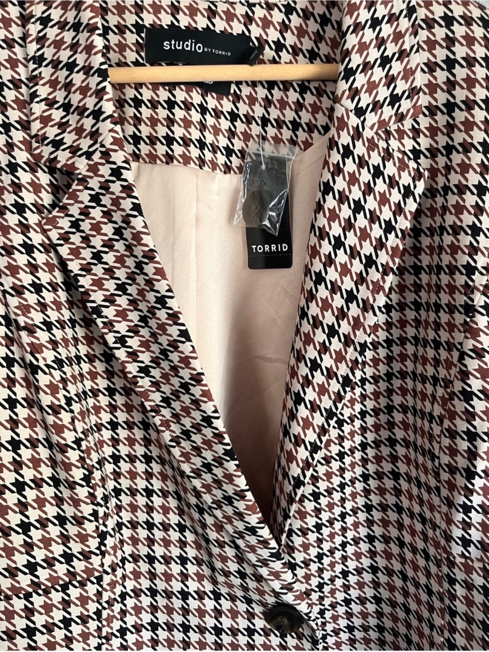 NWT Studio by Torrid Houndstooth Ponte Tailored Blazer Size 2 18/20 - Picture 6 of 7